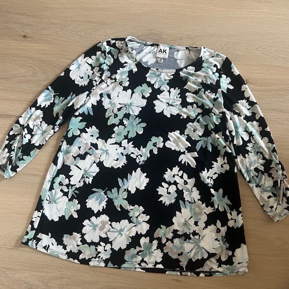 Anne Klein Floral Blouse size small